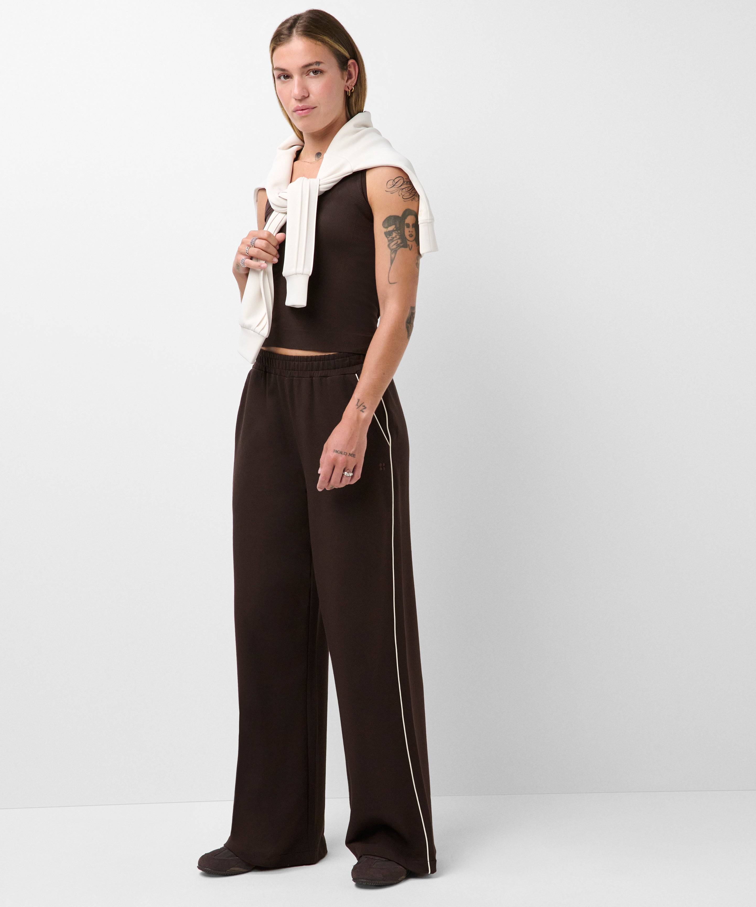 sb10879_espressobrown_3.jpg