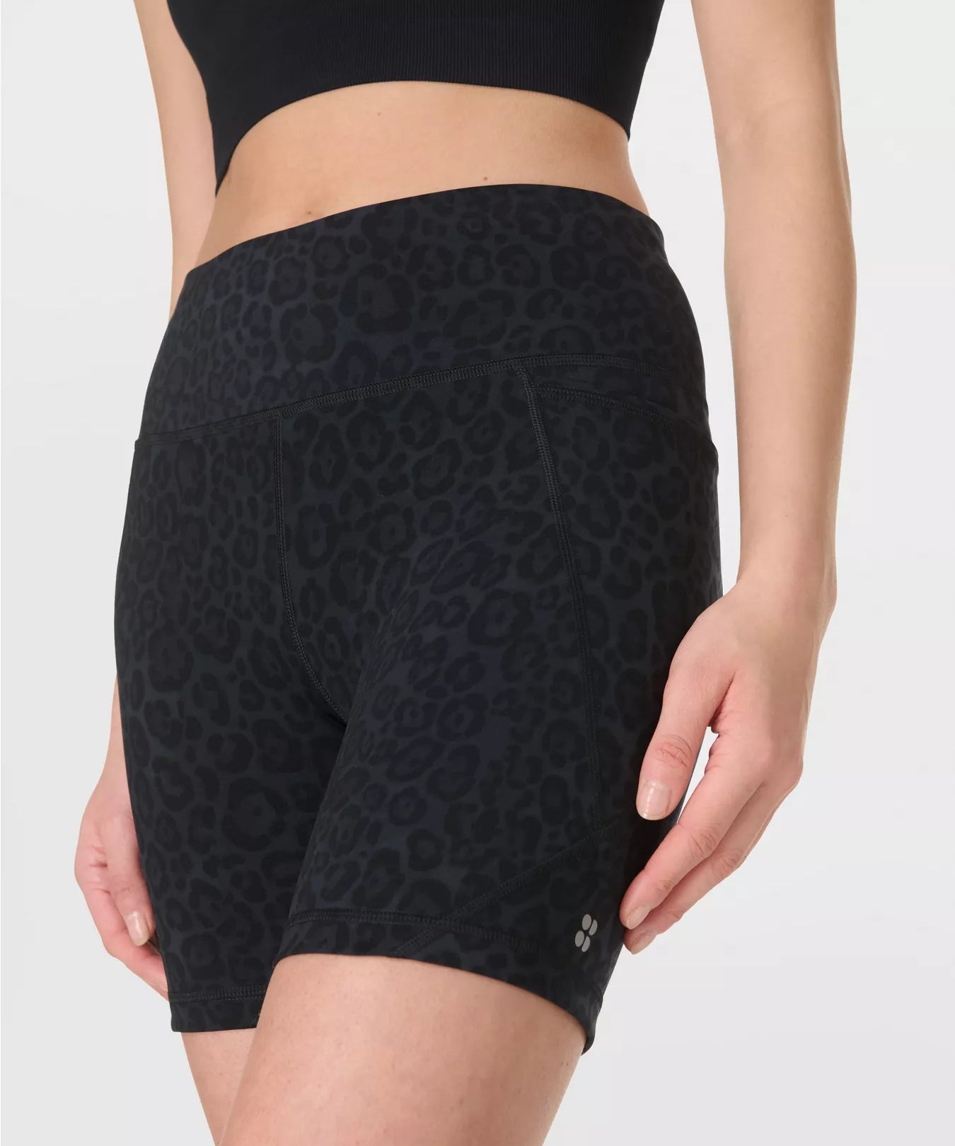 sb4822p_blackwildleopardprint_6inseam.webp