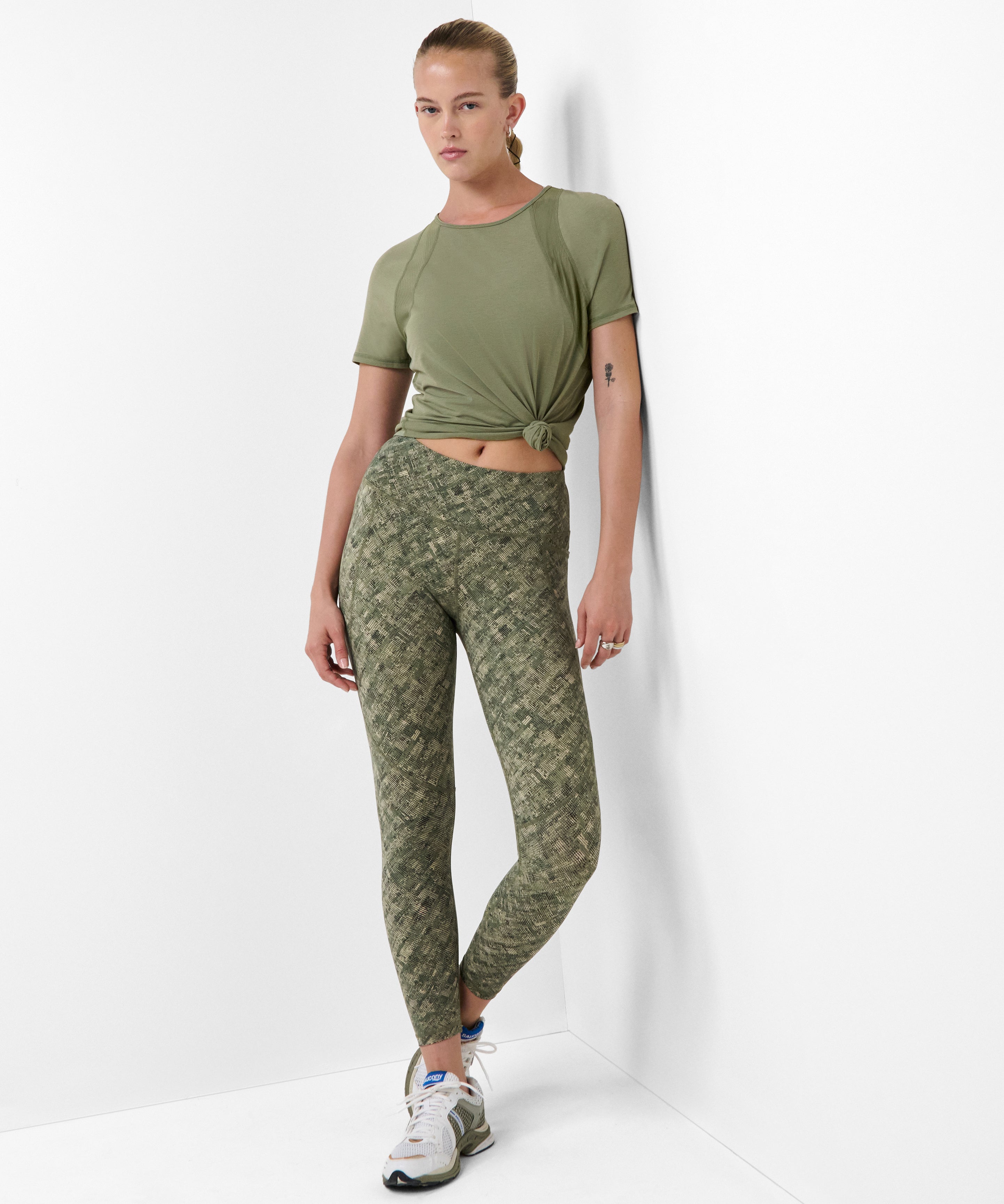 sb5400_greenhatchedtextureprint_78length_1.jpg